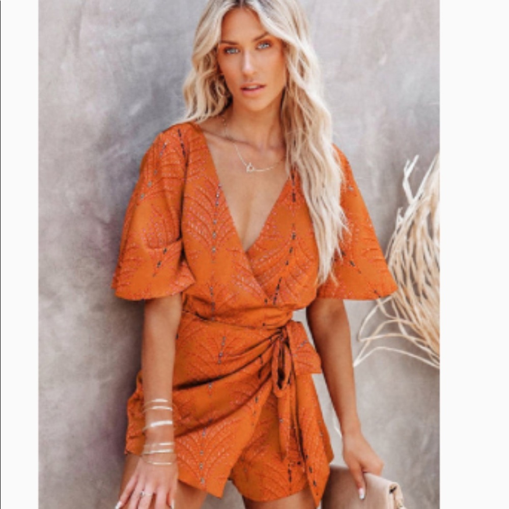 Cupshe Annamarie Plunge Tie Waist Romper Size M